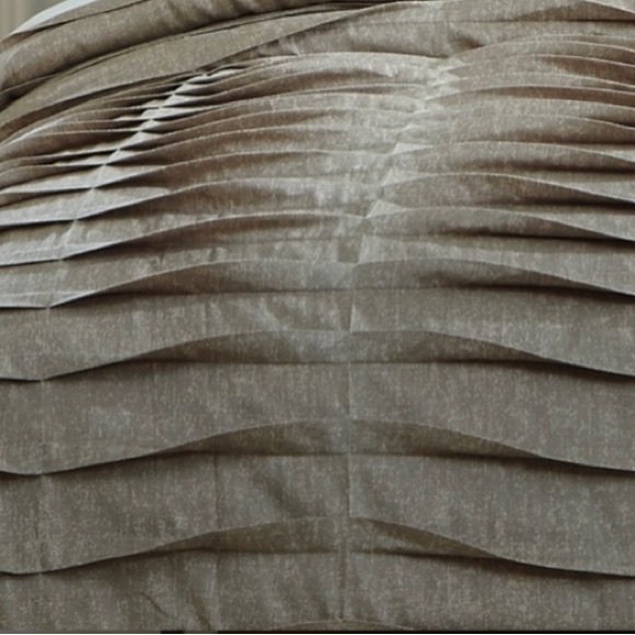 Voltos King Duvet Cover Set ( duvet and 2 king shams) . New condition,but washed - Picture 4 of 4